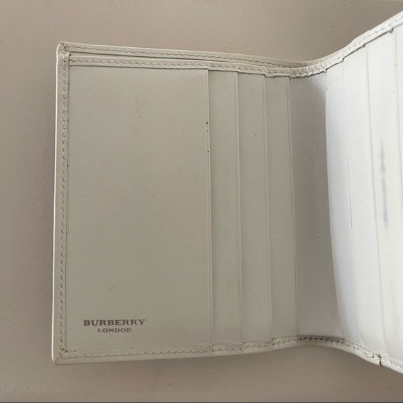 BURBERRY // Pink Nova Check Compact Wallet - Picture 5 of 6